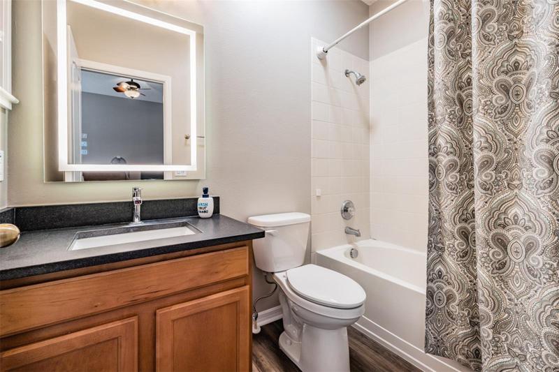 Ensuite bath for Bedroom 2