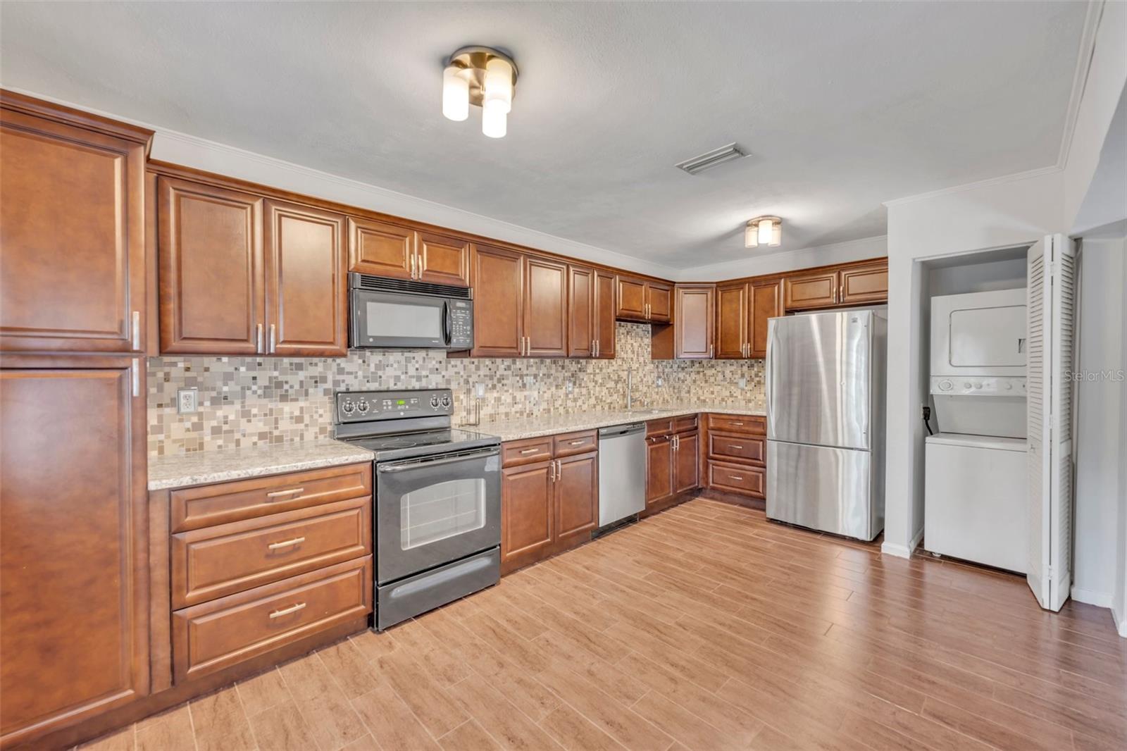 Kitchen w/ Laundry Closet