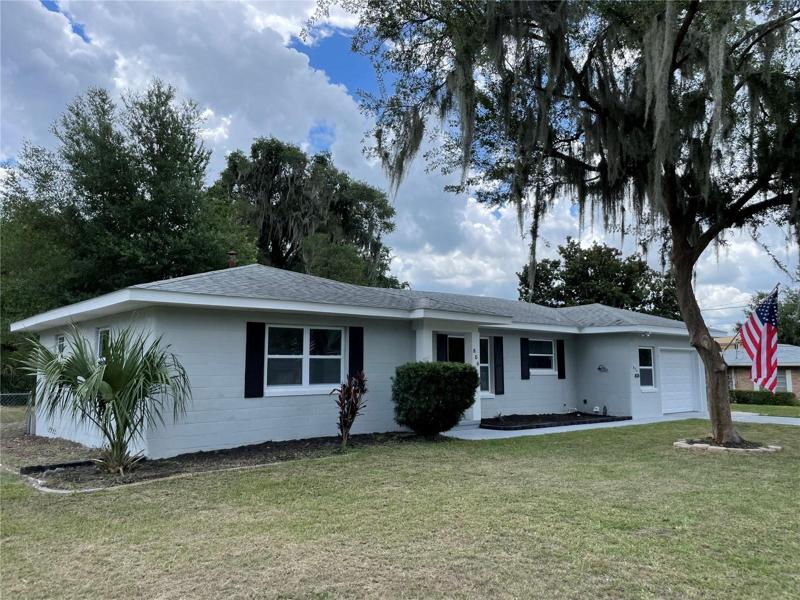 Lovely 3 Bed/2Bath Mid-Century Ranch Home!