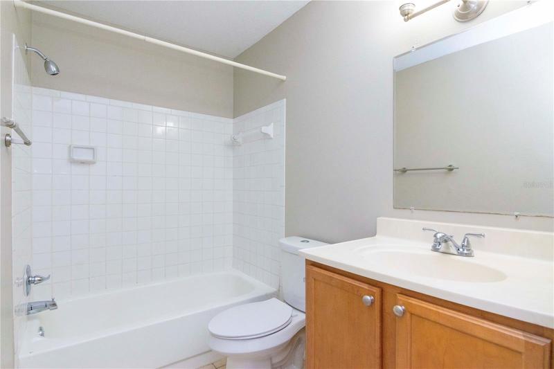 Bathroom w/ Linen Closet