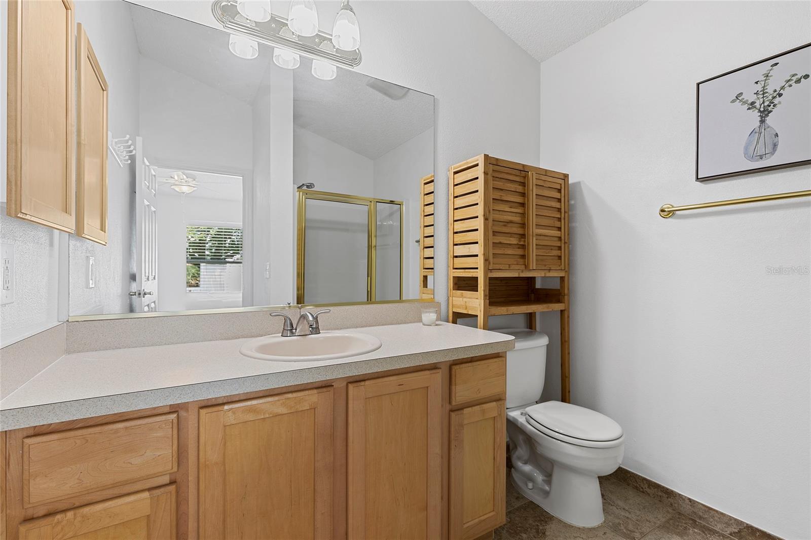EN SUITE MASTER BATH