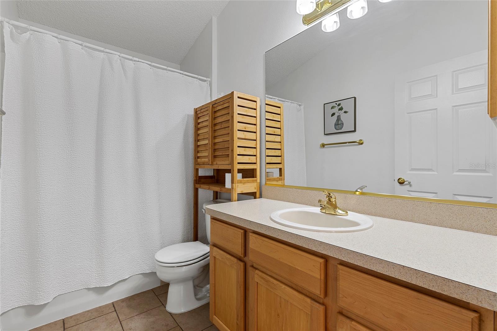 GUEST BATH WITH TUB/SHOWER