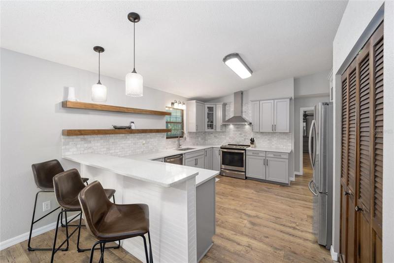 Breakfast bar to Pantry