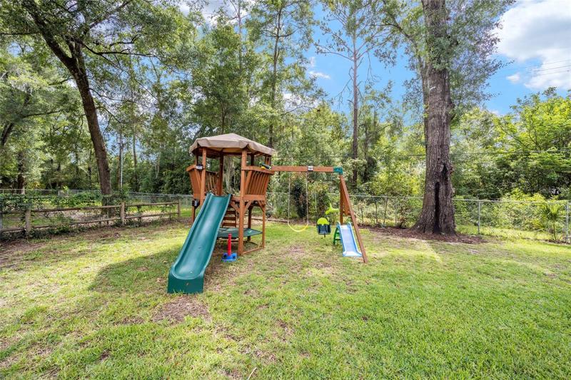 Pool Enclosure is 1232 sqft
