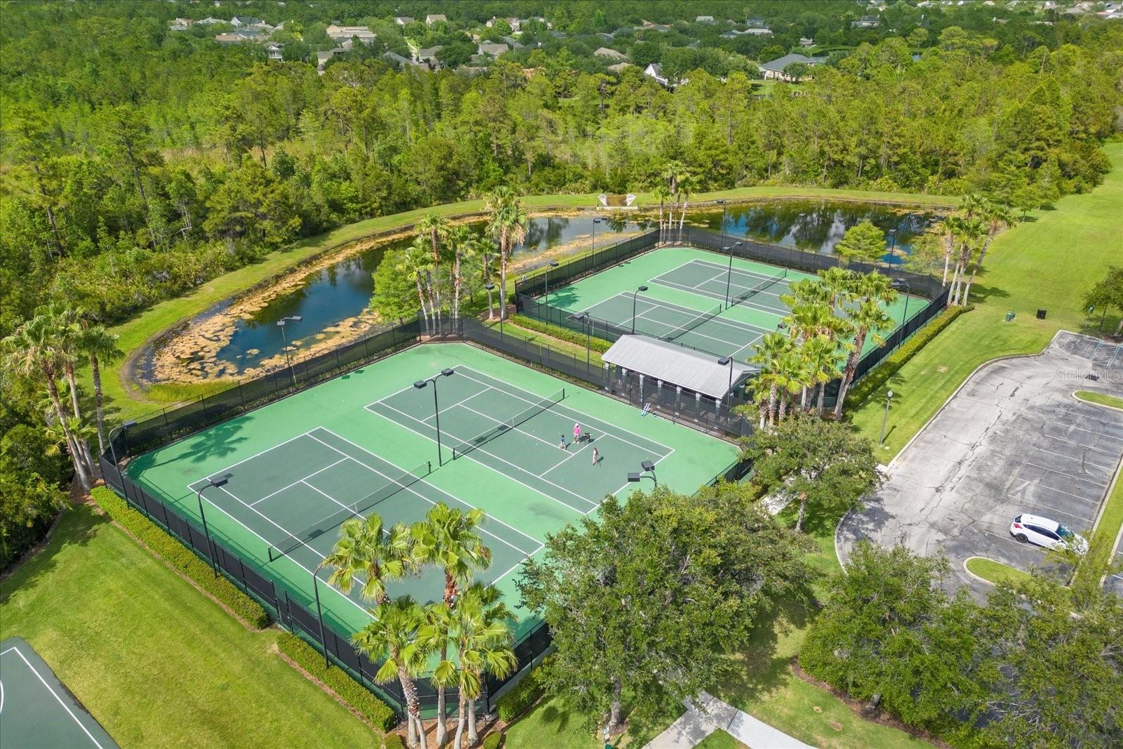 Tennis an Volleyball Courts