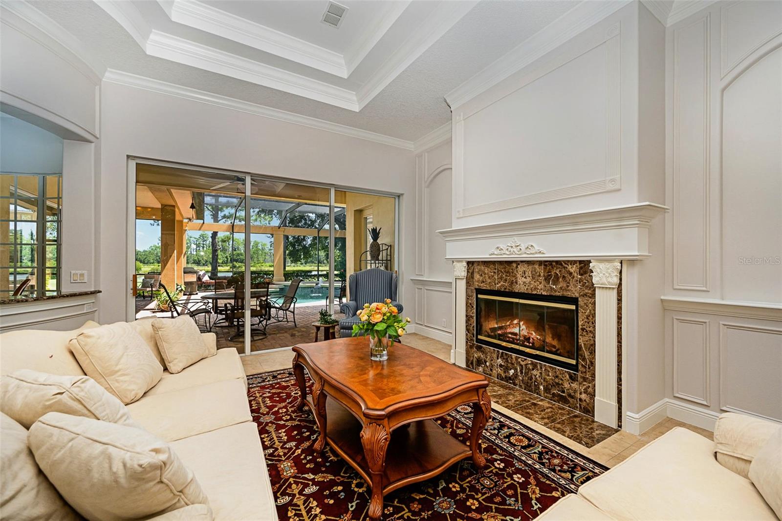 Livingroom with gas fireplace