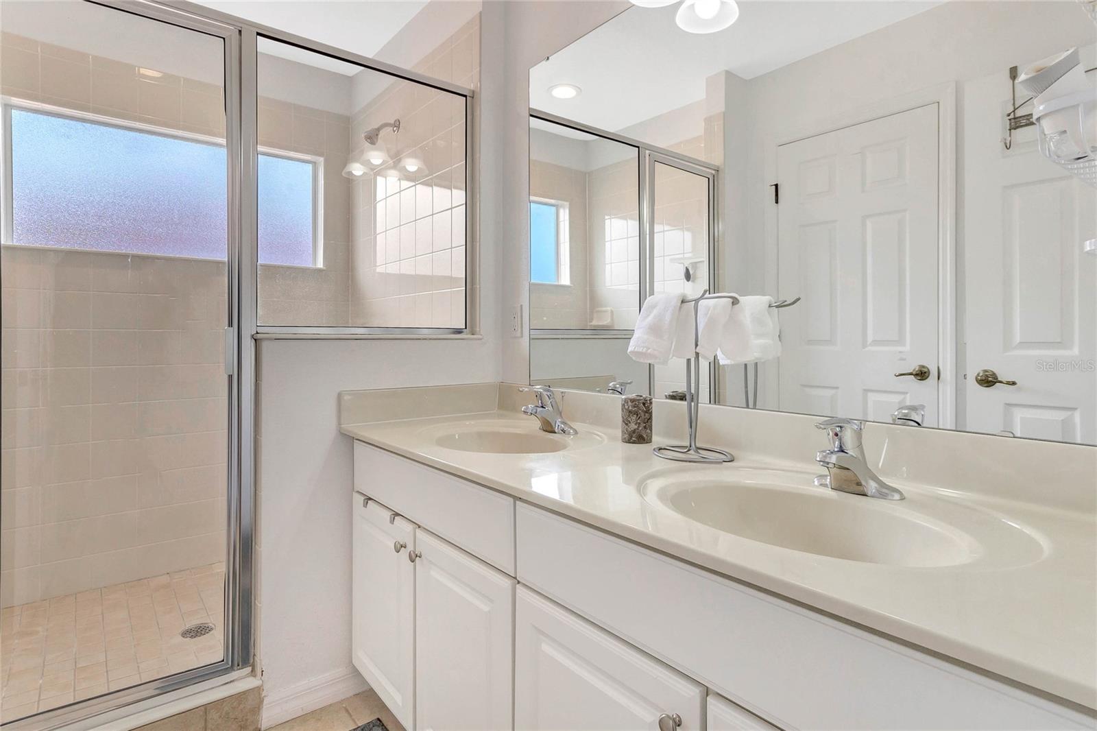 Master Bedroom en-suite bathroom
