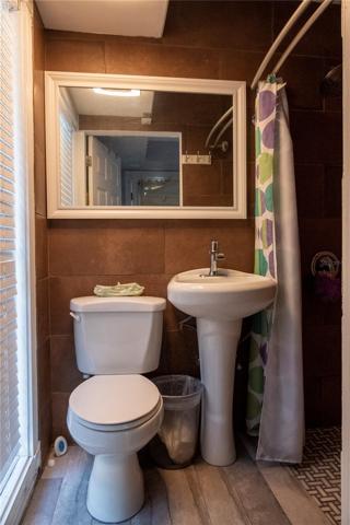 Bathroom in room 5