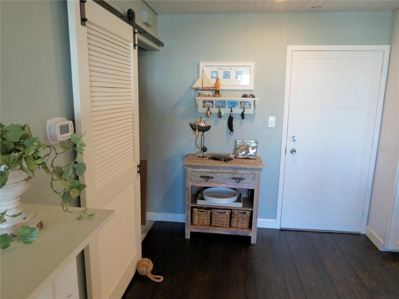 entry and utility room barn door