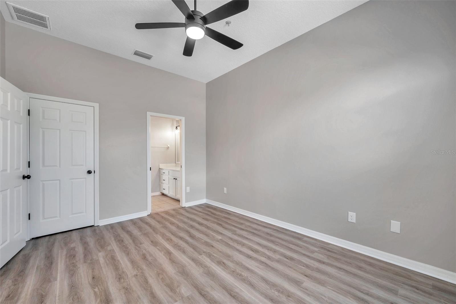 En-suite/could be master bedroom on 2nd floor.