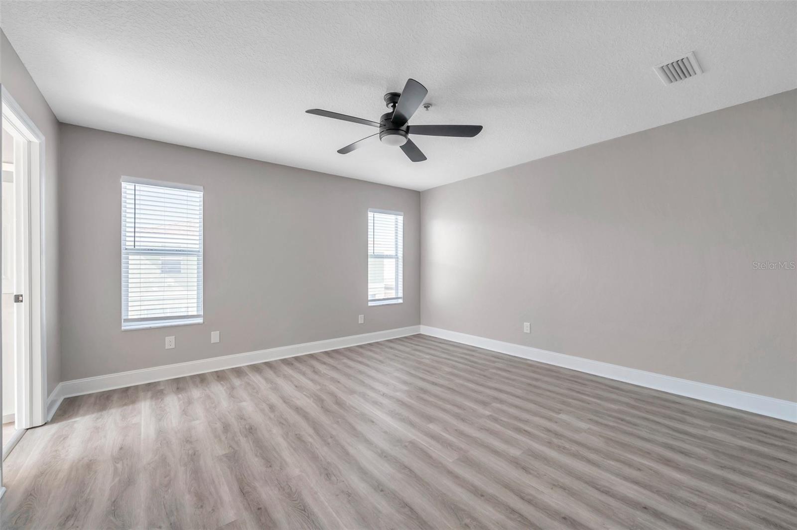 Master Bedroom 3rd Floor with walk in closet &amp; En-Suite bathroom.