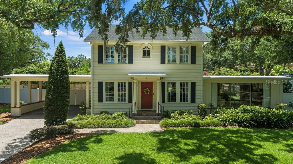 Estate home in the heart of Delaney Park on .36 acres!  Built on 2.5 lots!