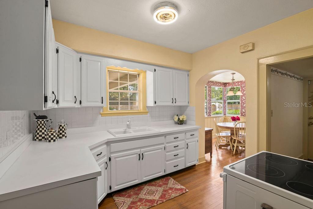 Kitchen with view into the breakfast nook