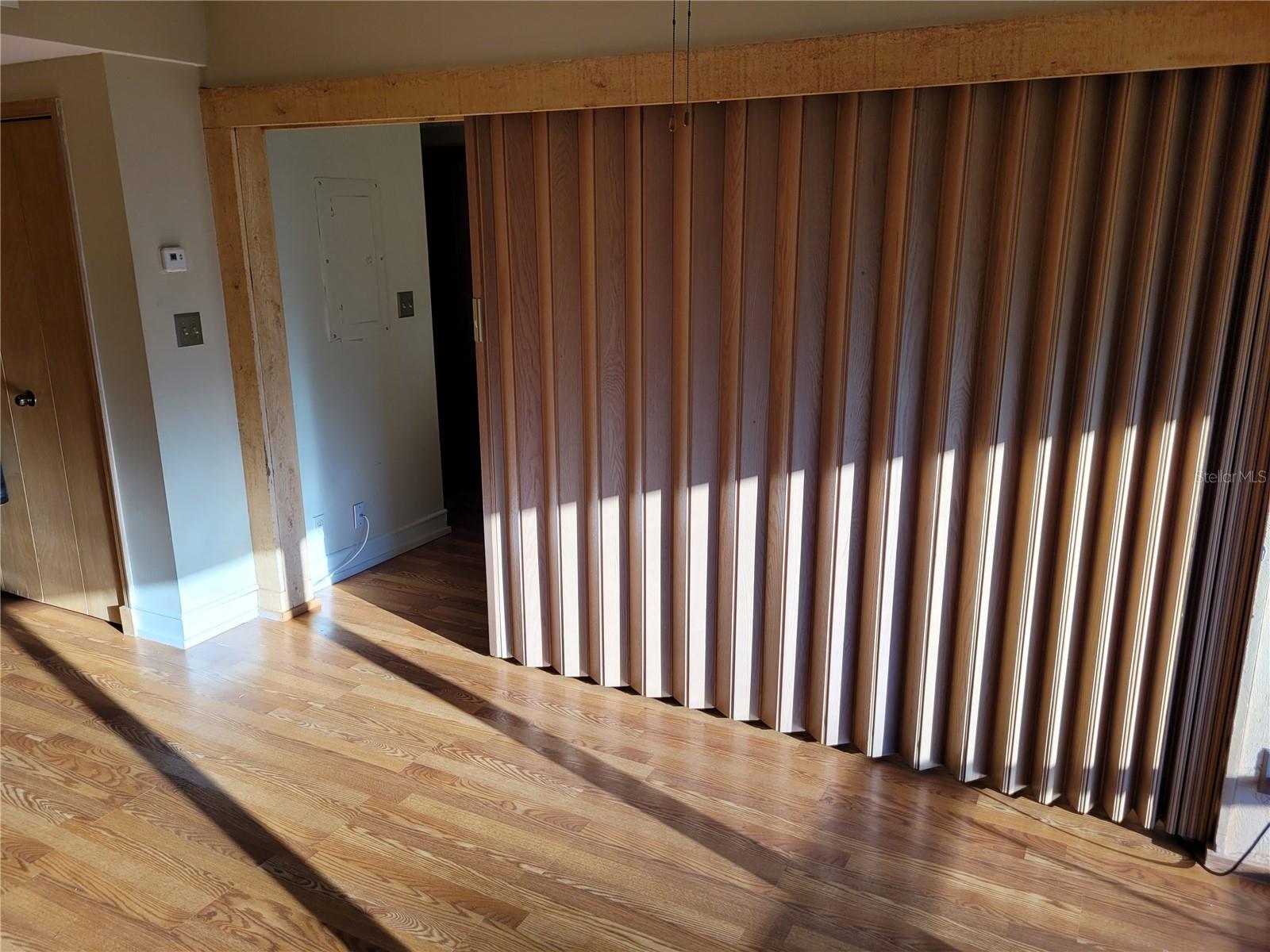 Divider closing off bedroom