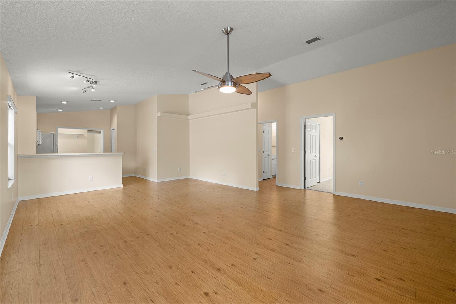 Bright &amp; Open to Kitchen