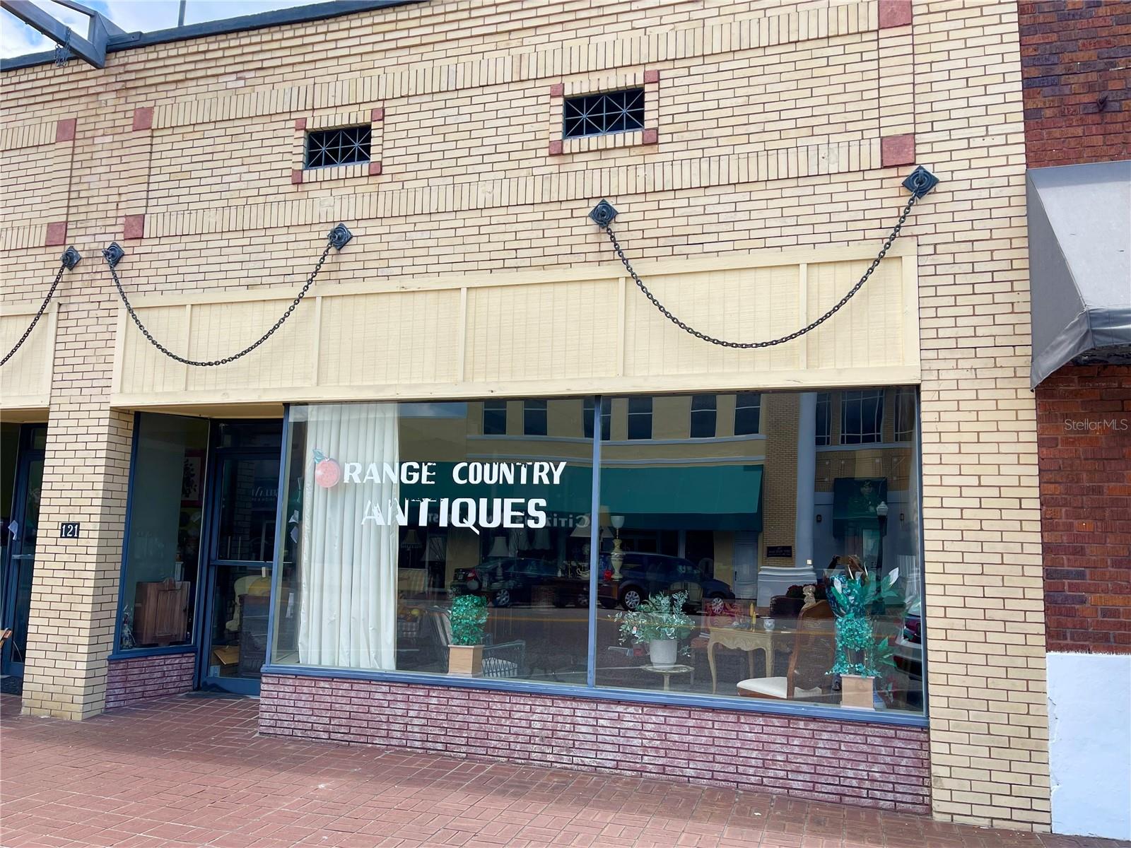DOWNTOWN STOREFRONT