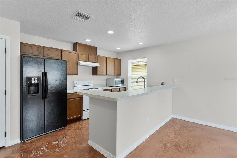 Kitchenw with breakfast bar