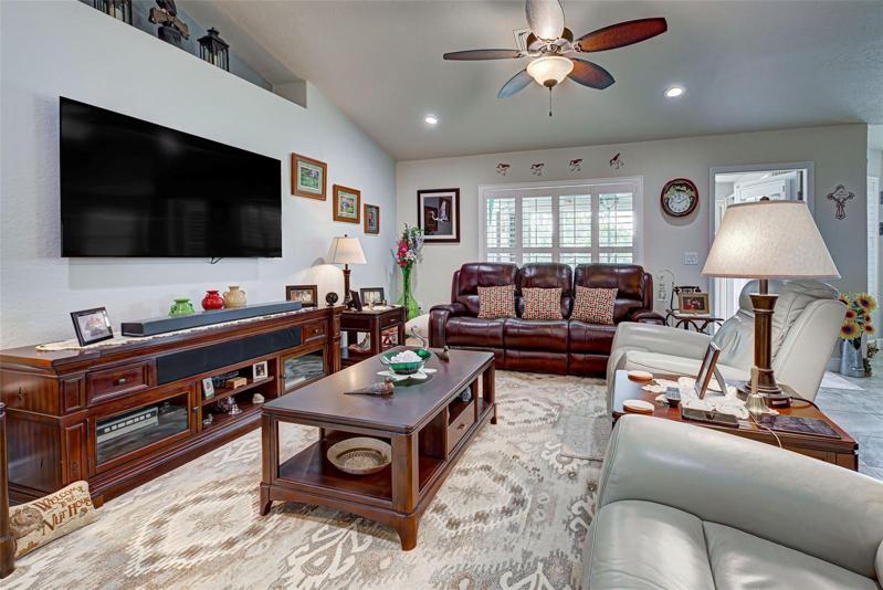 Welcoming Florida Room