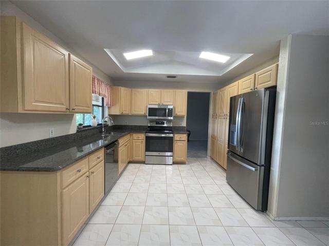 Kitchen w/ NEW Appliances