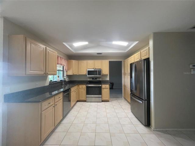 Kitchen w/NEW Appliances