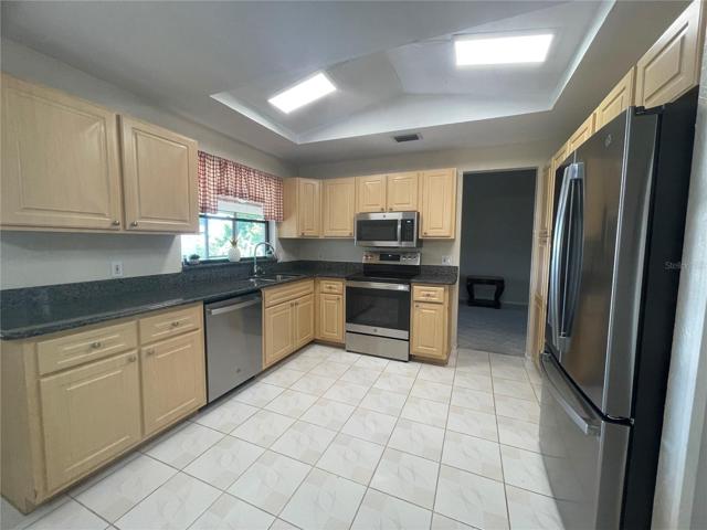 Kitchen w/NEW Appliances