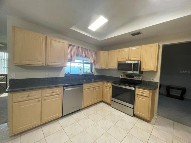 Kitchen w/NEW Appliances