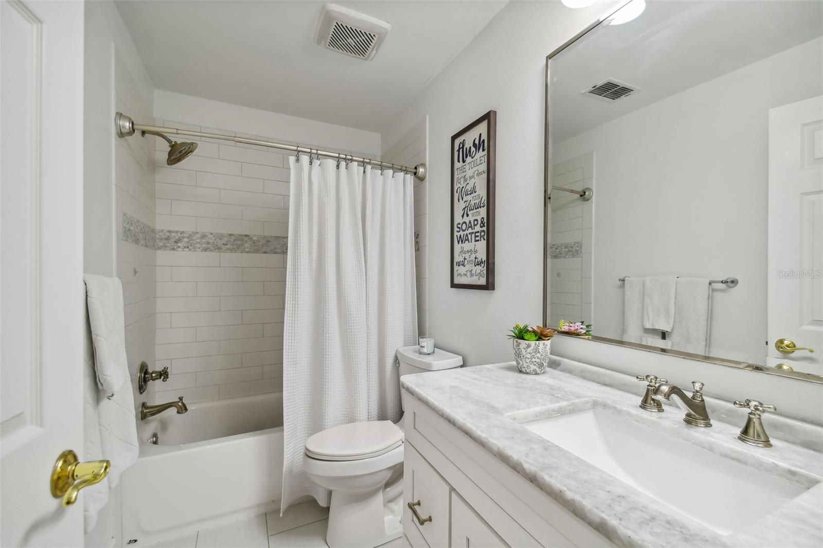 Additional upstairs bathroom