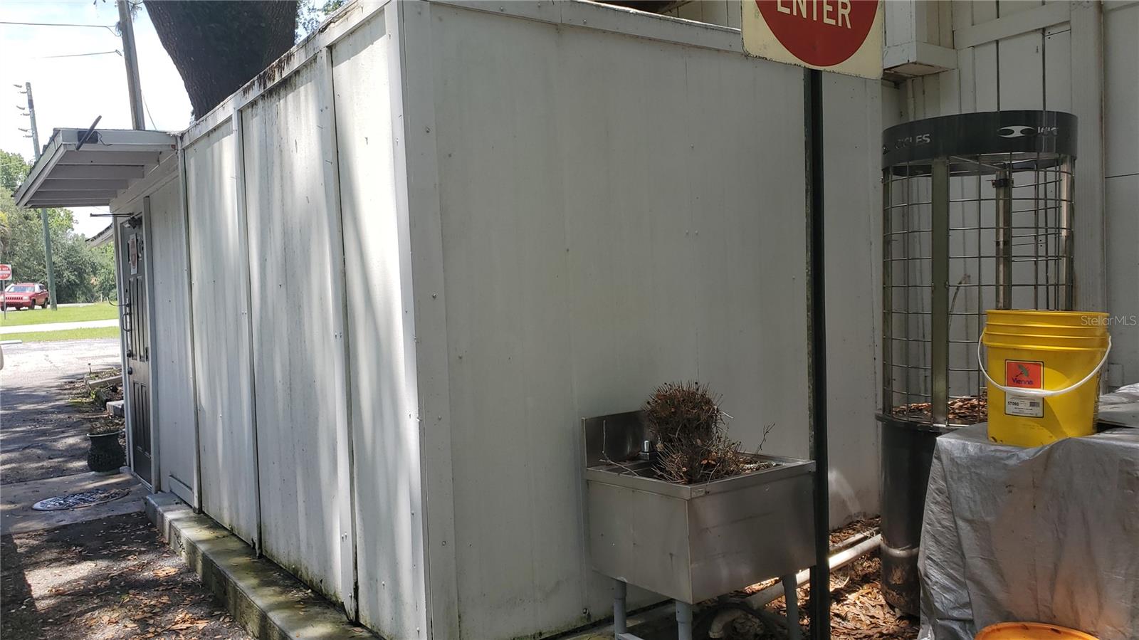 WALK IN BOX EXTERIOR