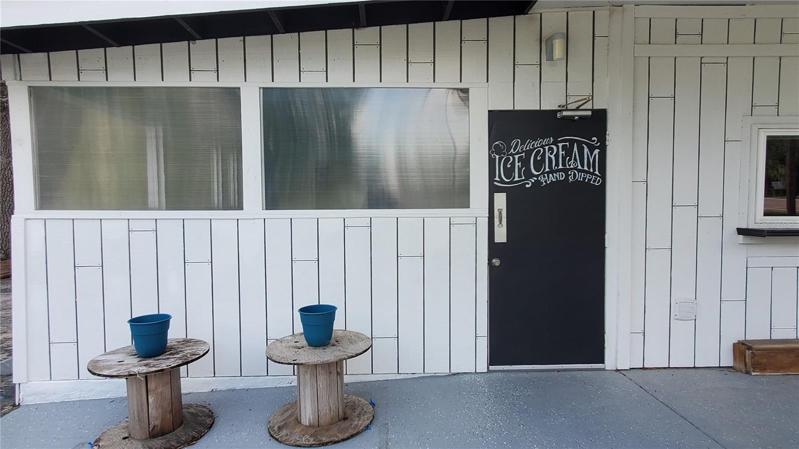 ICE CREAM ROOM