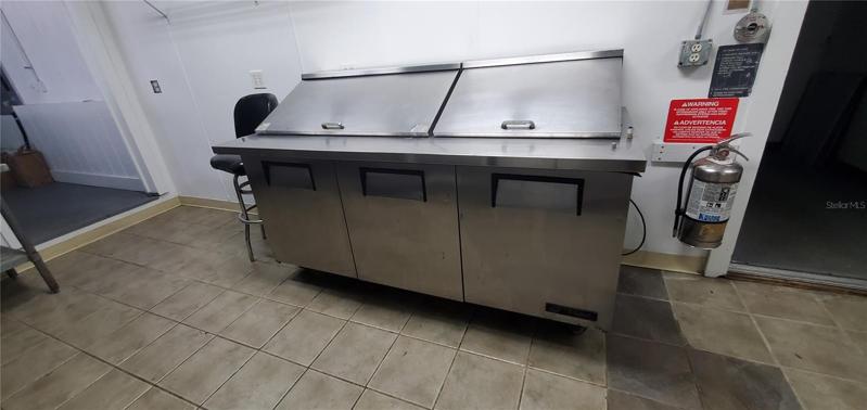 SANDWHICH TABLE