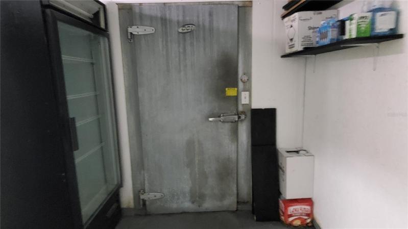 WALK IN BOX