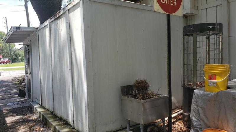 WALK IN BOX EXTERIOR