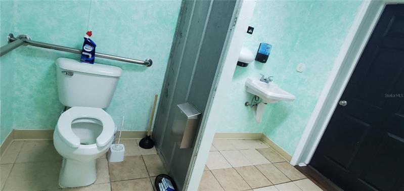LADIES ROOM