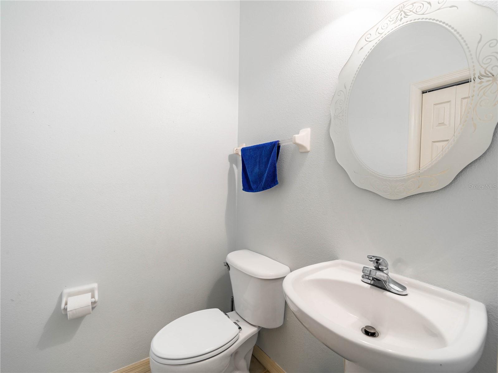 1/2 bath for guest