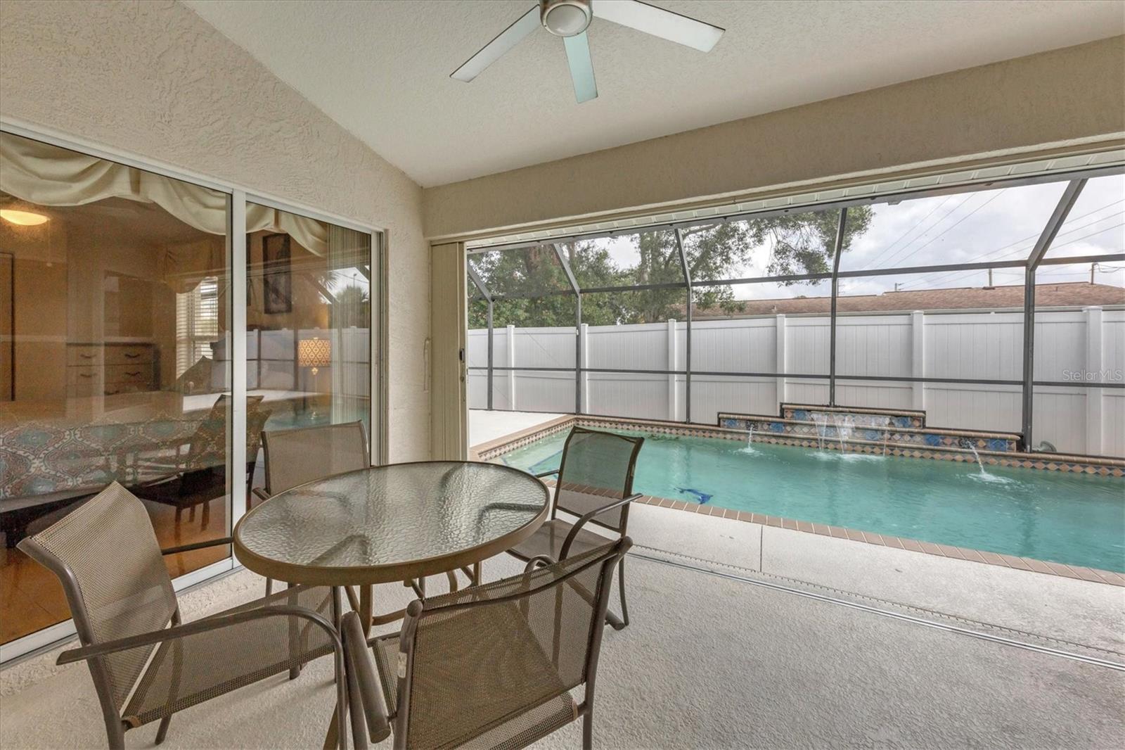 Pool &amp; Lanai