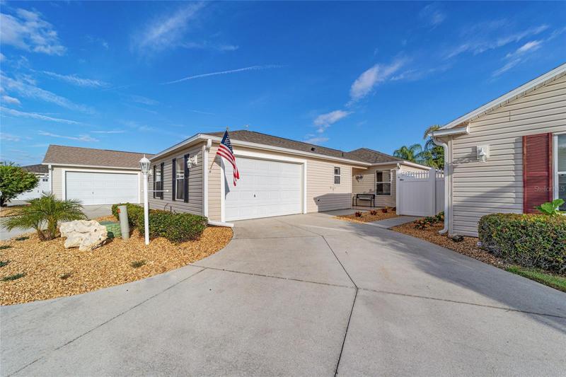 PRISTINE 3/2 BONITA COURTYARD VILLA!