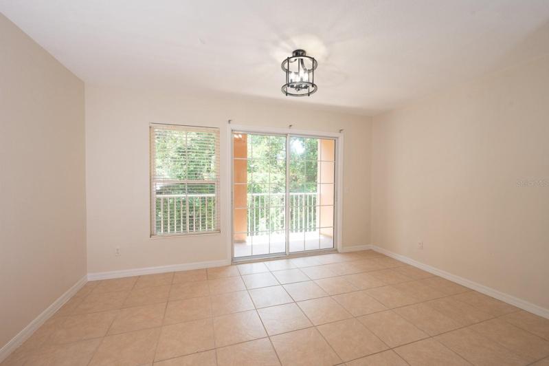Dining/bonus area