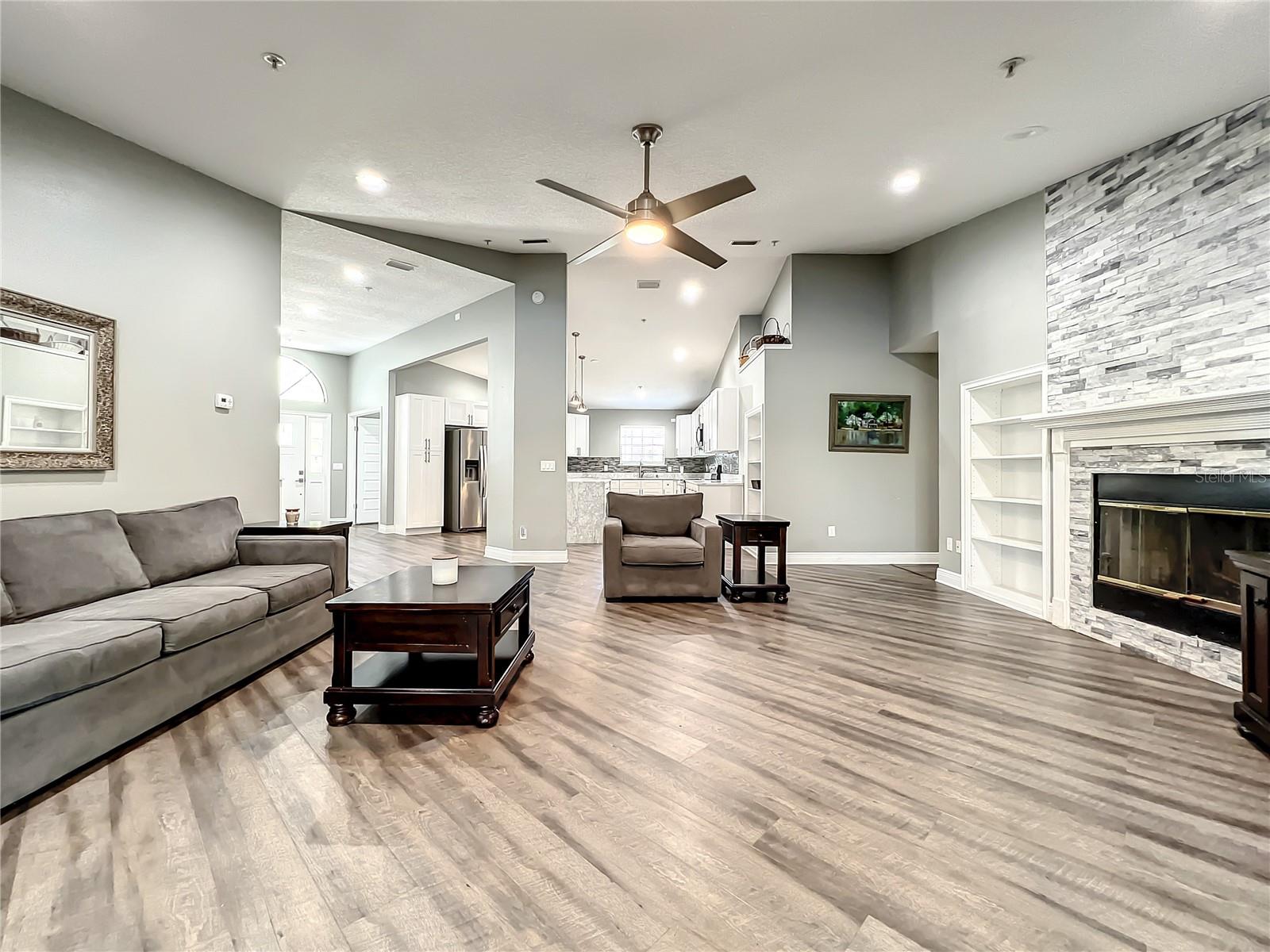 Living Room w/fireplace