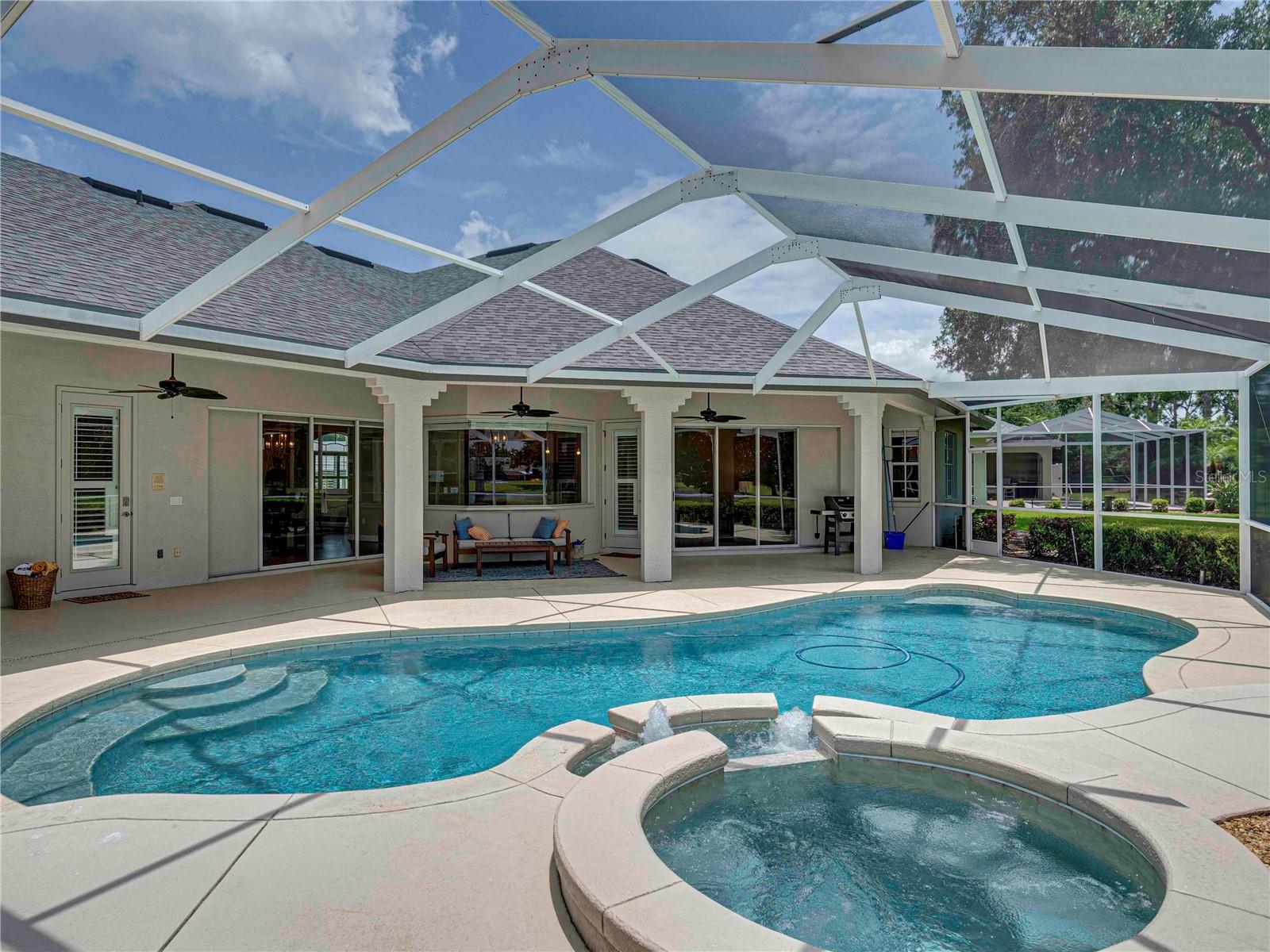 Pool &amp; Hot Tub