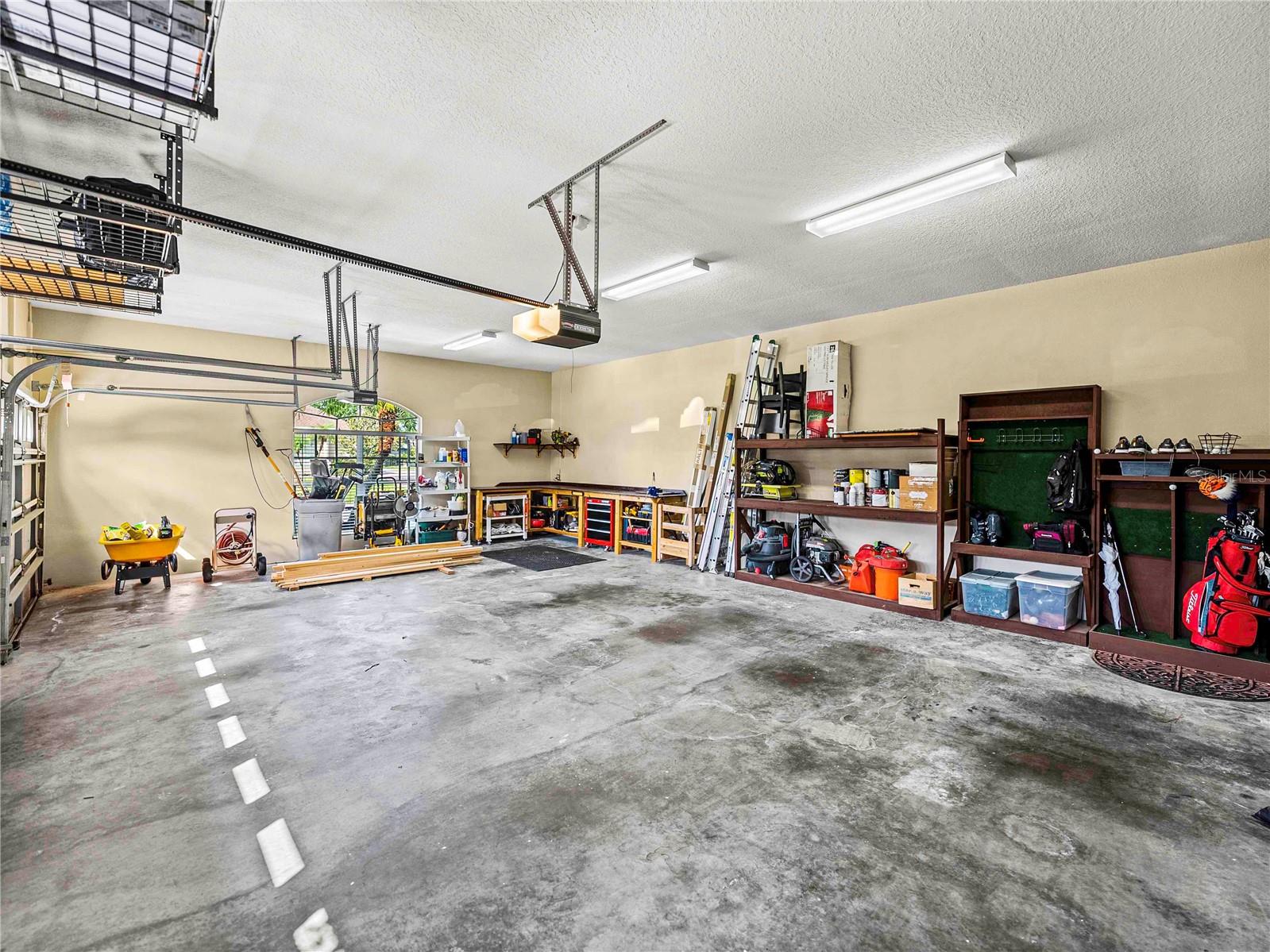 Garage w/Workbench