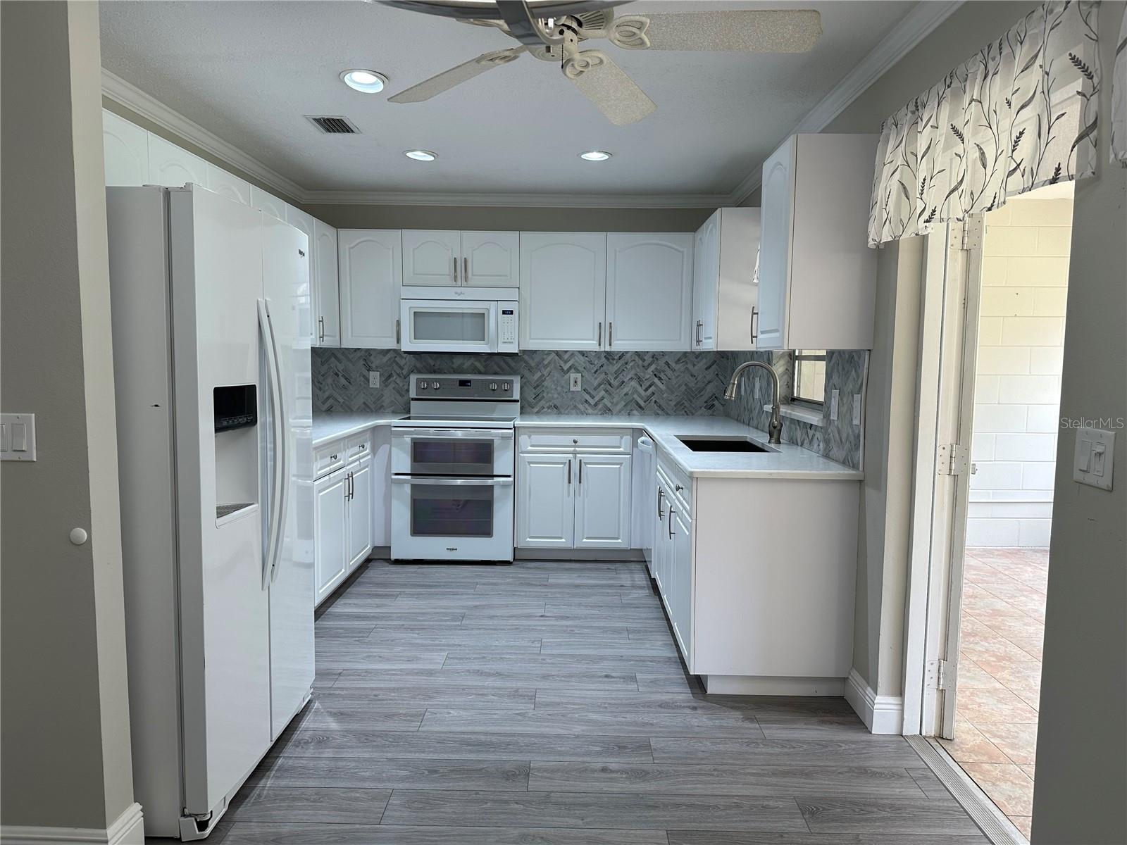Updated Kitchen with Upgraded Appliances