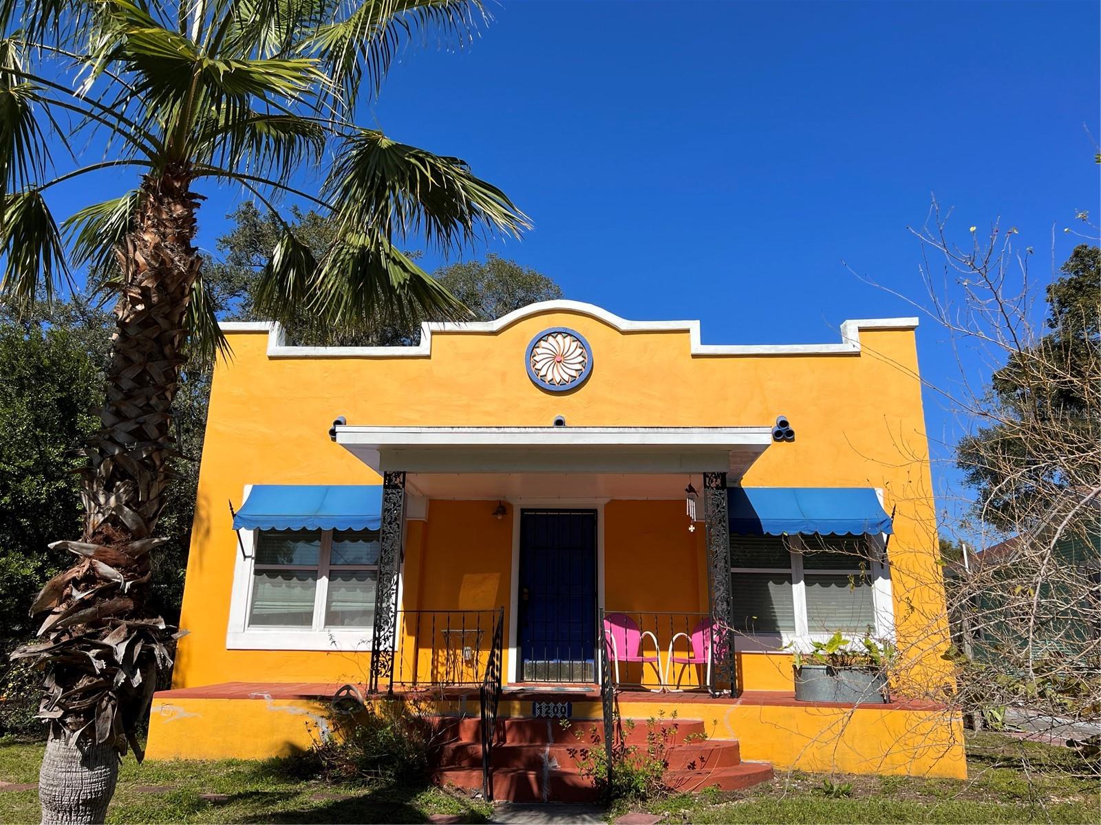 Welcome to La Casa del Sol, hugged by oaks, palms, native plants and fruiting mulberry trees.