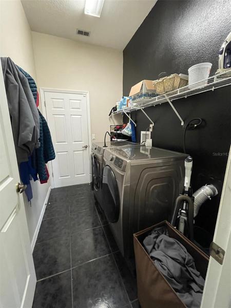Utility with newer washer and dryer to stay