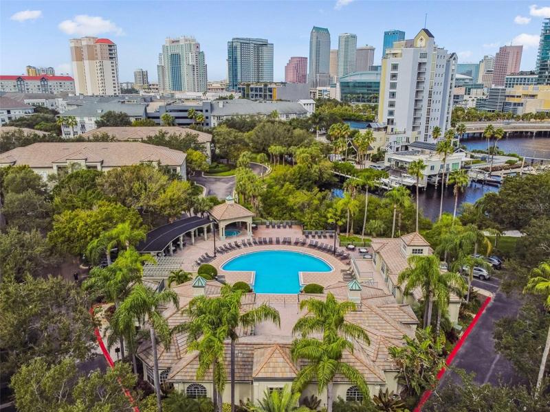 Island Place pool (access to Island Walk residents)