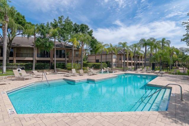 Island Walk pool