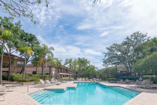 Island Walk pool