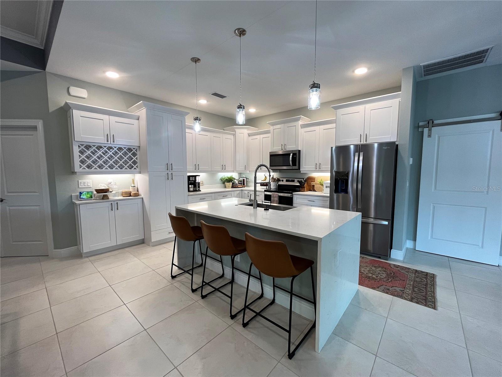Kitchen with breakfast bar