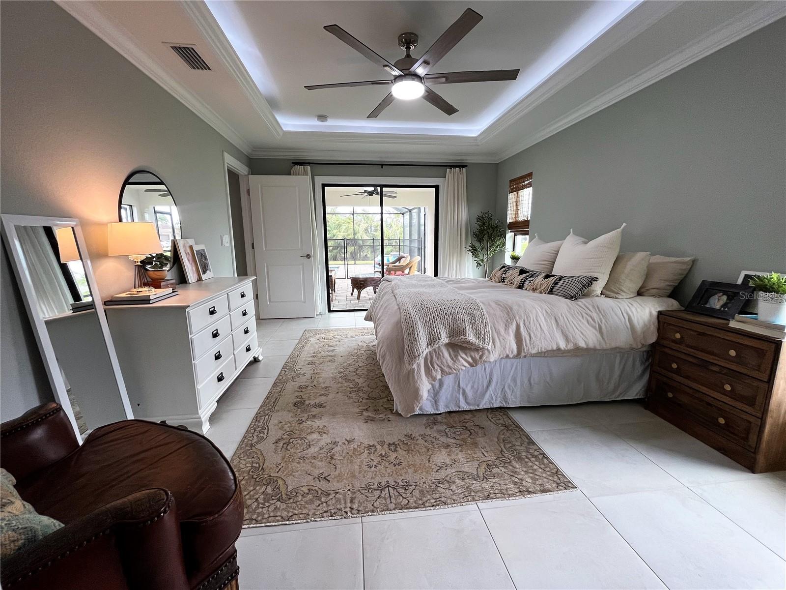 Owner's suite bedroom w/sliding door to lanai/pool