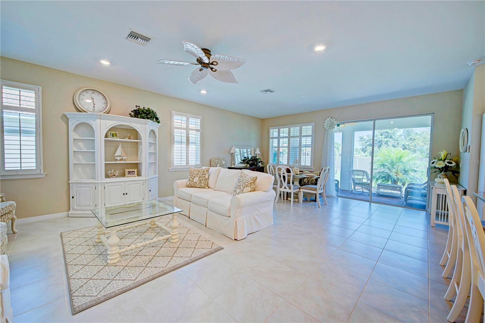 Living room/dining room