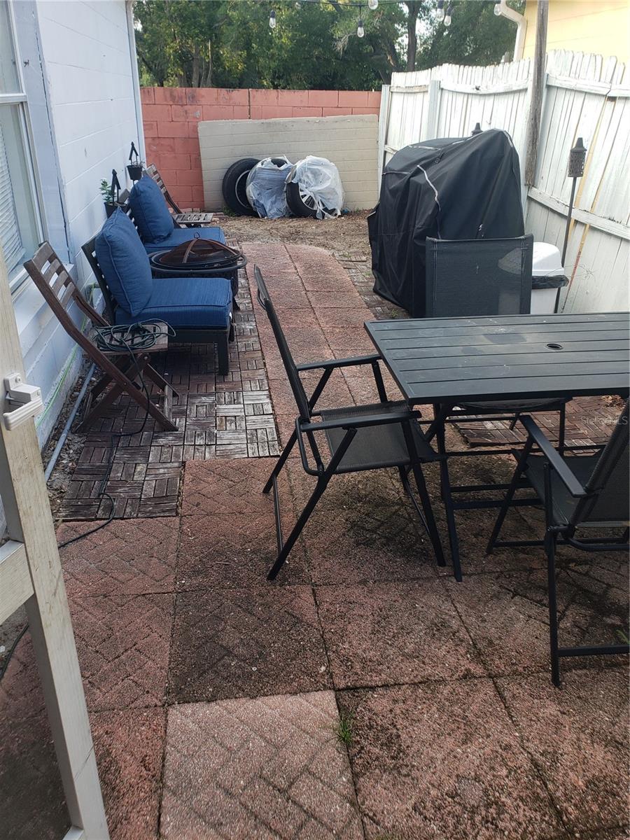 Side courtyard